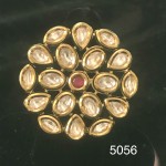 iNDIAN tRADITIONAL mULTI sHAPE wHITE pOLKI iN gOLDEN aLLOY kUNDAN rING