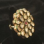 iNDIAN tRADITIONAL mULTI sHAPE wHITE pOLKI iN gOLDEN aLLOY kUNDAN rING