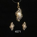 Pendant Set In Ad with Pearl