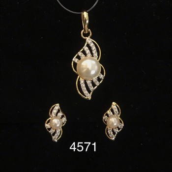 Pendant Set In Ad with Pearl