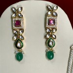 WEDDING WEAR KUNDAN CHOKER NECKLACE PENDANT SET WITH LONG BEADS OF PEARLS AND EMERALD